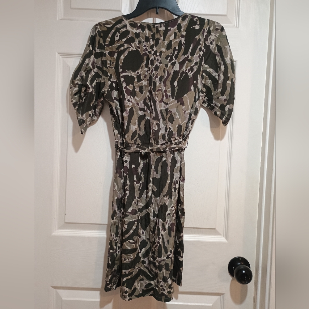 NWT Women's Anthro Charlie Jade Belted Camouflage Dress V Neck Size XSmall - Picture 5 of 8